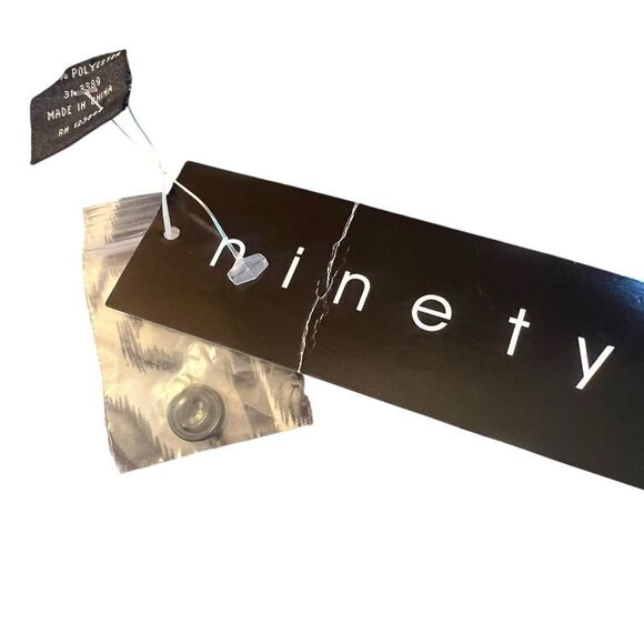 NWT! Ninety floral satin blouse. Size large! - Picture 5 of 7